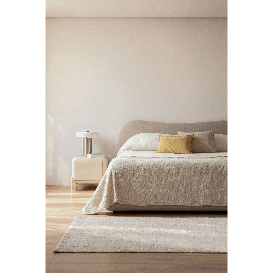 Cama para colchón 180x200cm con canapé abatible en tela beige crema Winselet 1