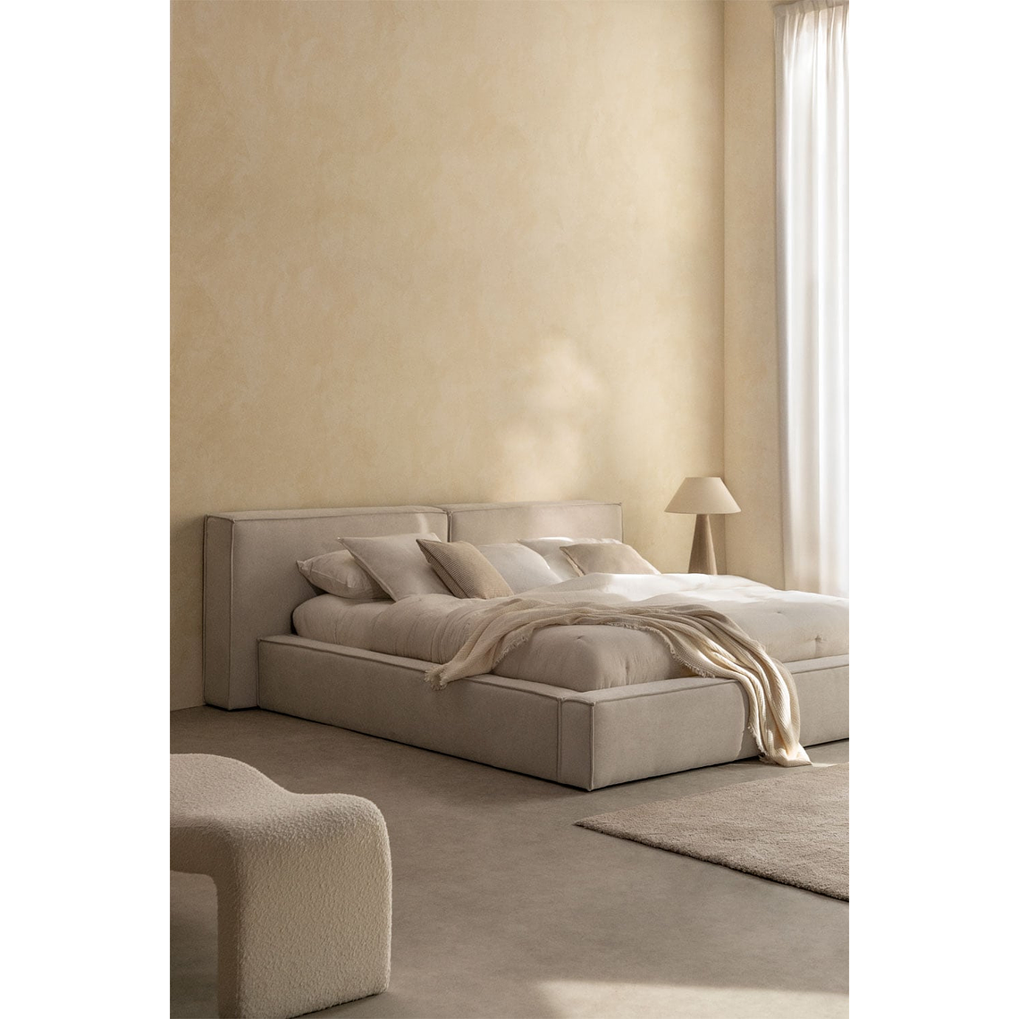 Cama para colchón 200x200cm con canapé abatible en chenilla blanco roto Lunari 1