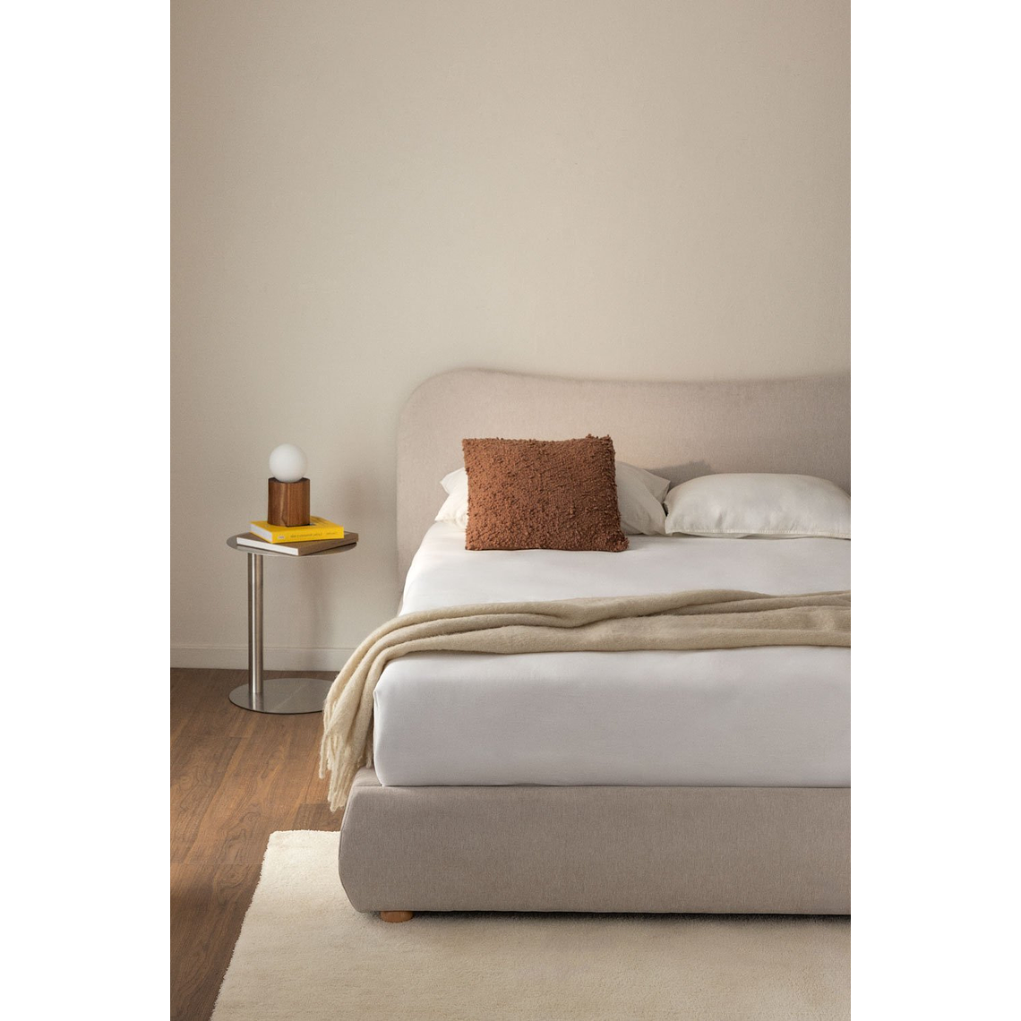 Cama para colchón 200x200cm con canapé abatible en tela beige crema Winselet 1