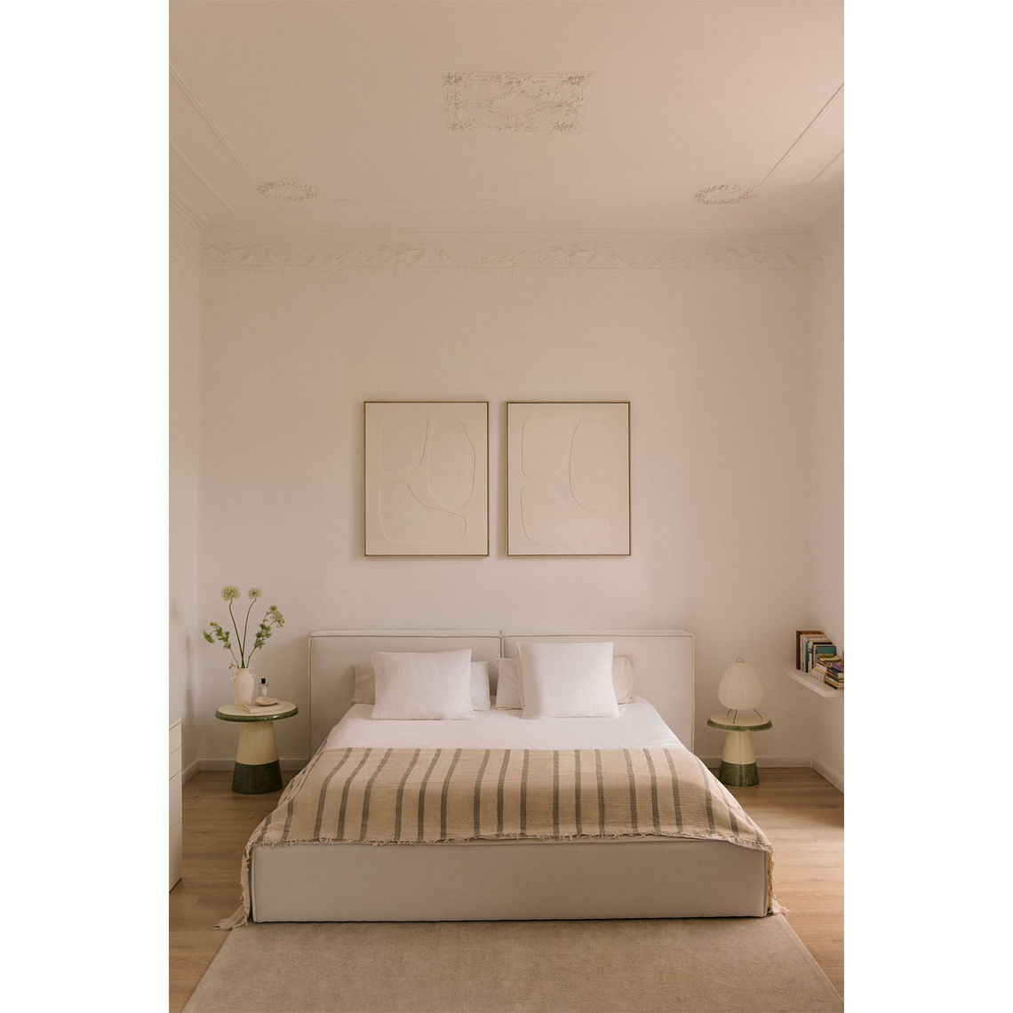 Cama para colchón 160x200cm con canapé abatible en chenilla blanco roto Lunari 1