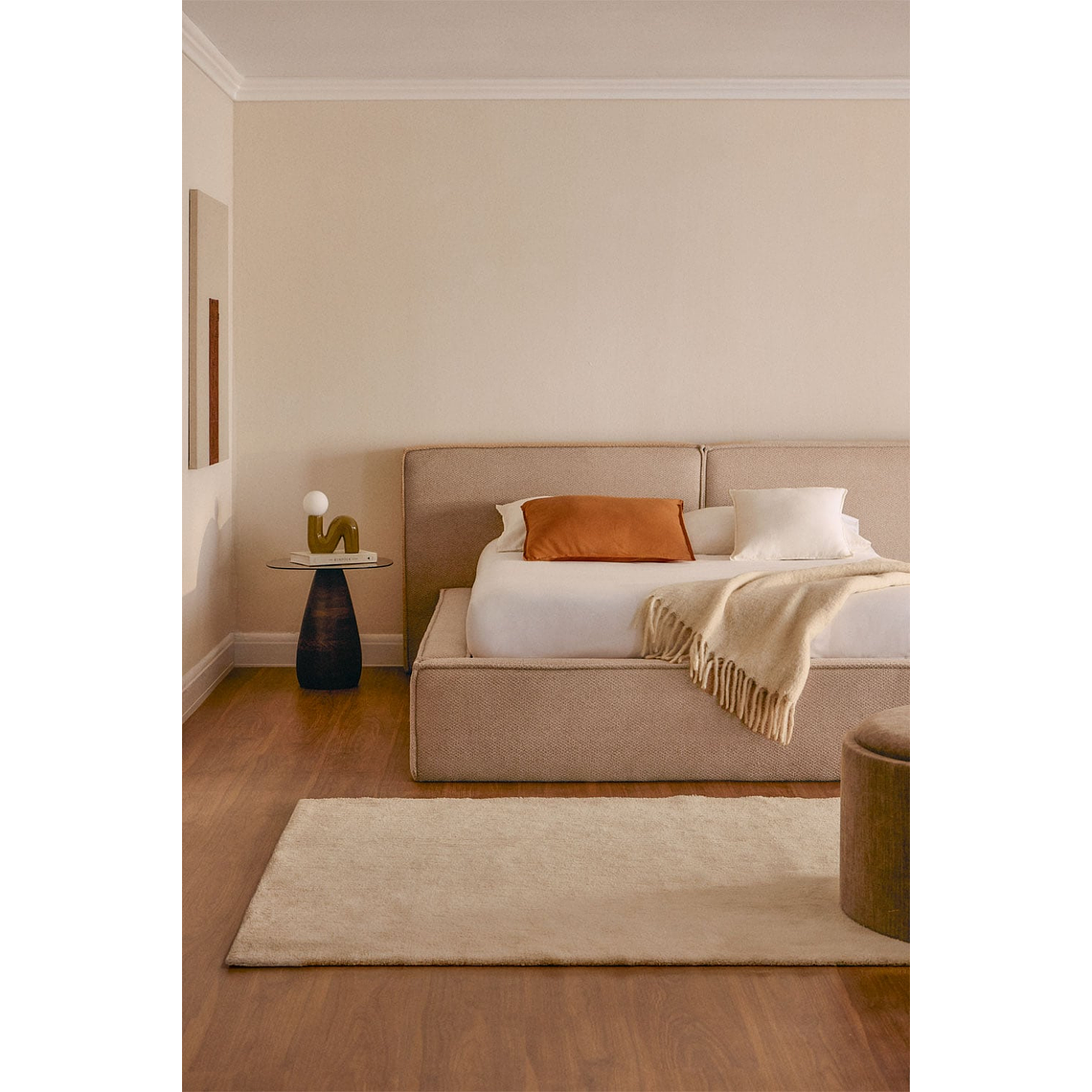 Cama para colchón 160x200cm con canapé abatible en chenilla blanco roto Lunari 1