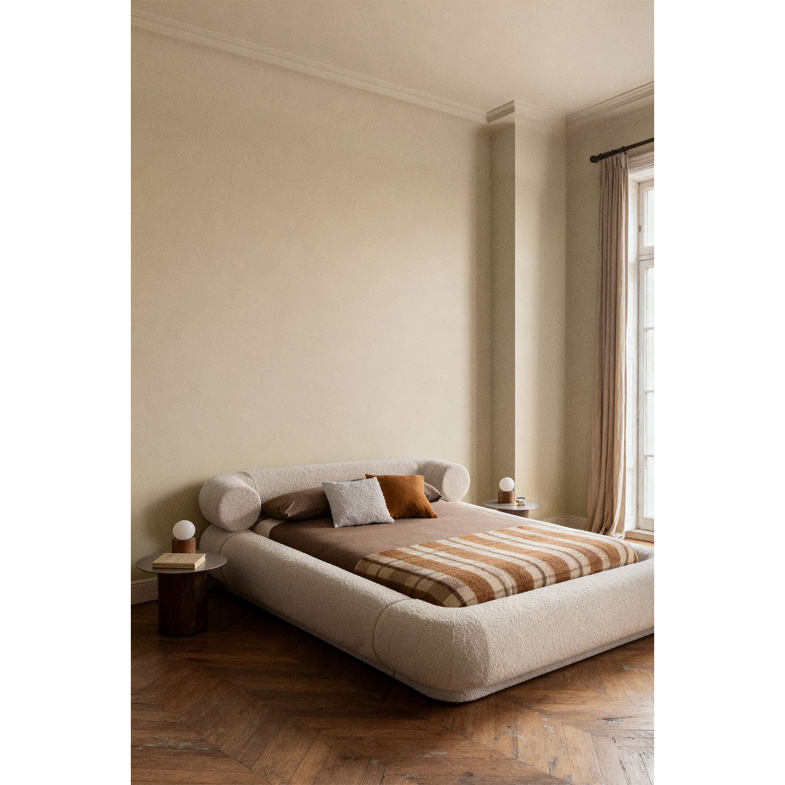 Cama en tela bouclé Bernaste 1