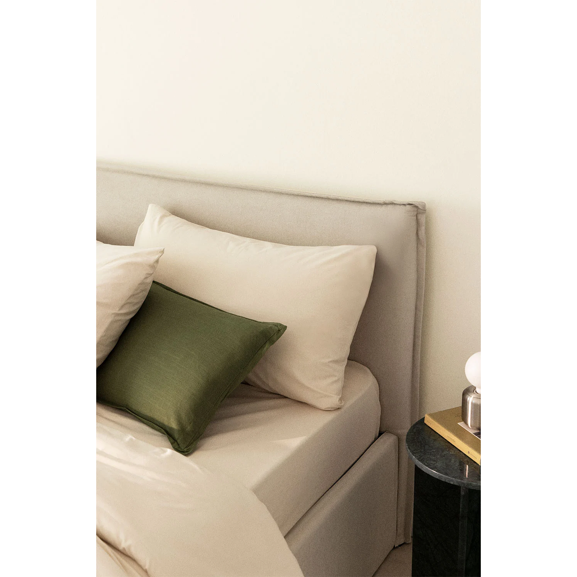 Cama para colchón 180x200cm con canapé abatible en chenilla blanco roto Lorea 2