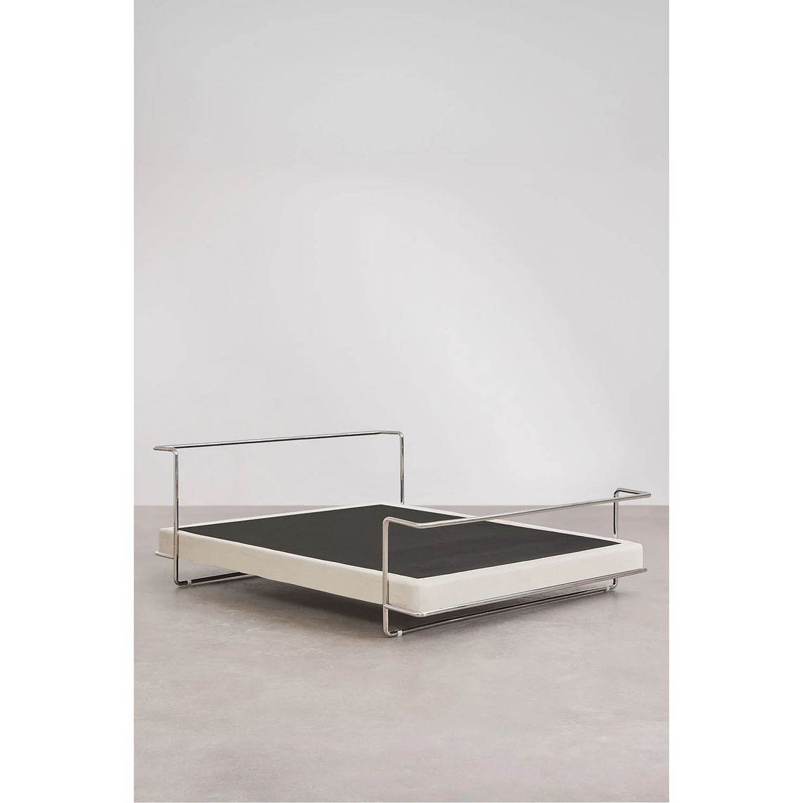 Cama Igone: Vanguardia Industrial en Acero Inoxidable 4