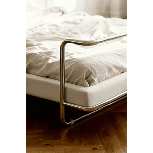 Cama Igone: Vanguardia Industrial en Acero Inoxidable