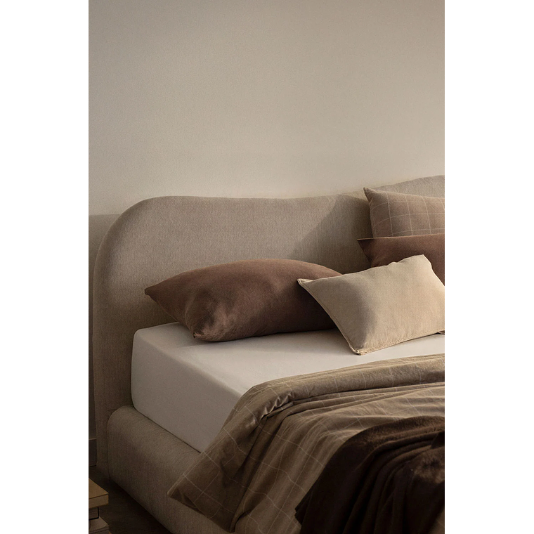 Cama Winselet: Elegancia Atemporal y Almacenamiento Invisible 2