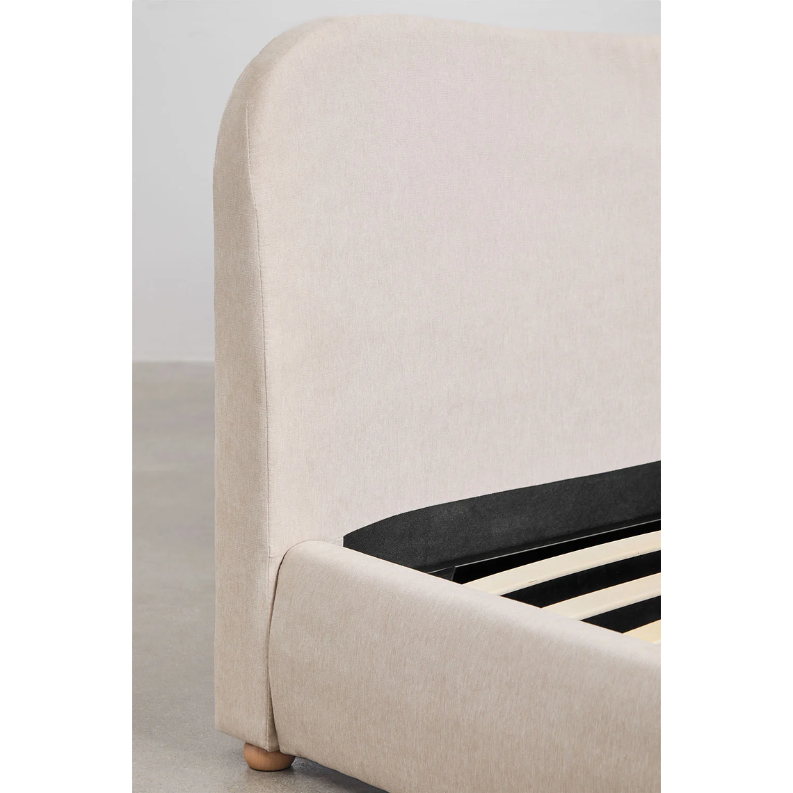 Cama Winselet: Elegancia Atemporal y Almacenamiento Invisible 5