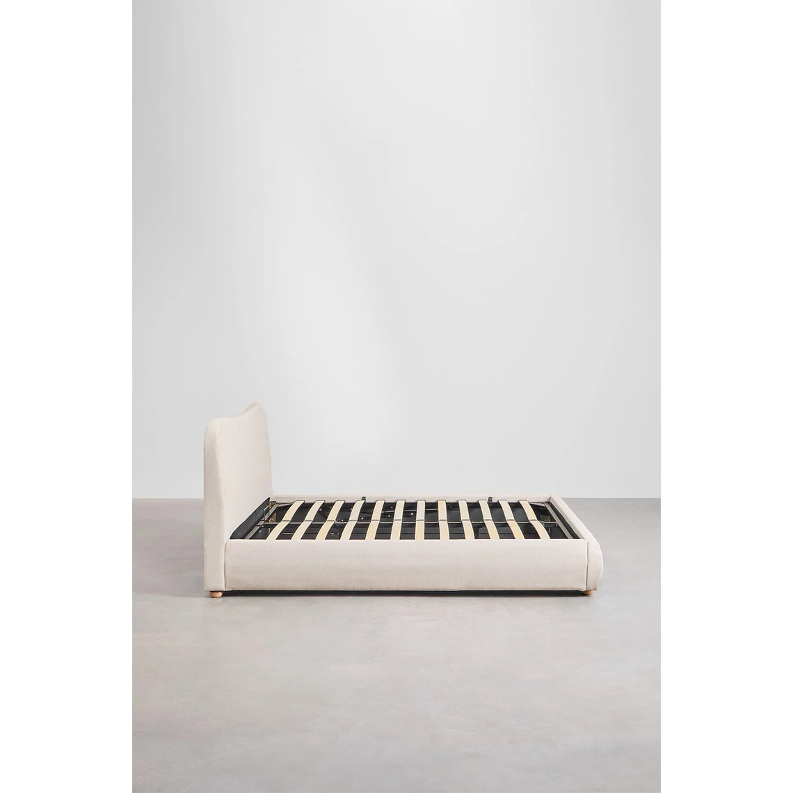 Cama Winselet: Elegancia Atemporal y Almacenamiento Invisible 6