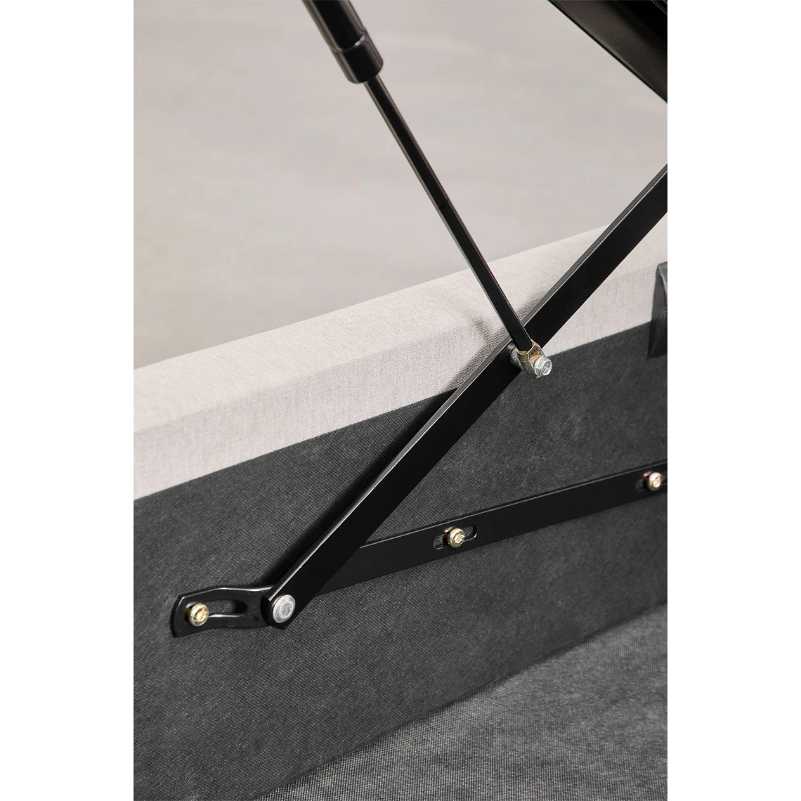 Cama Winselet: Elegancia Atemporal y Almacenamiento Invisible 7