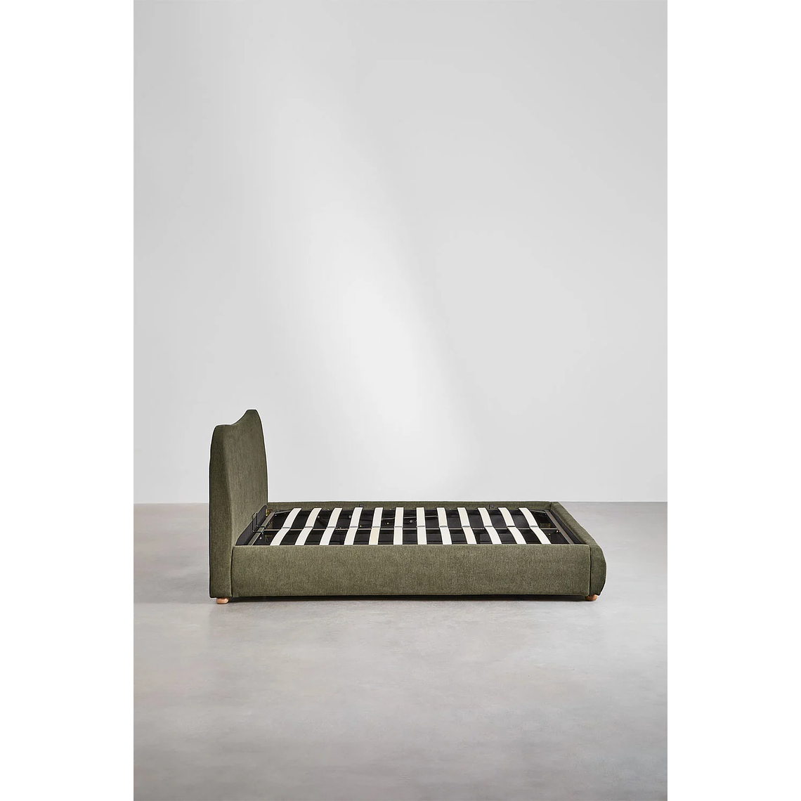 Cama Winselet: Elegancia Atemporal y Almacenamiento Invisible 12