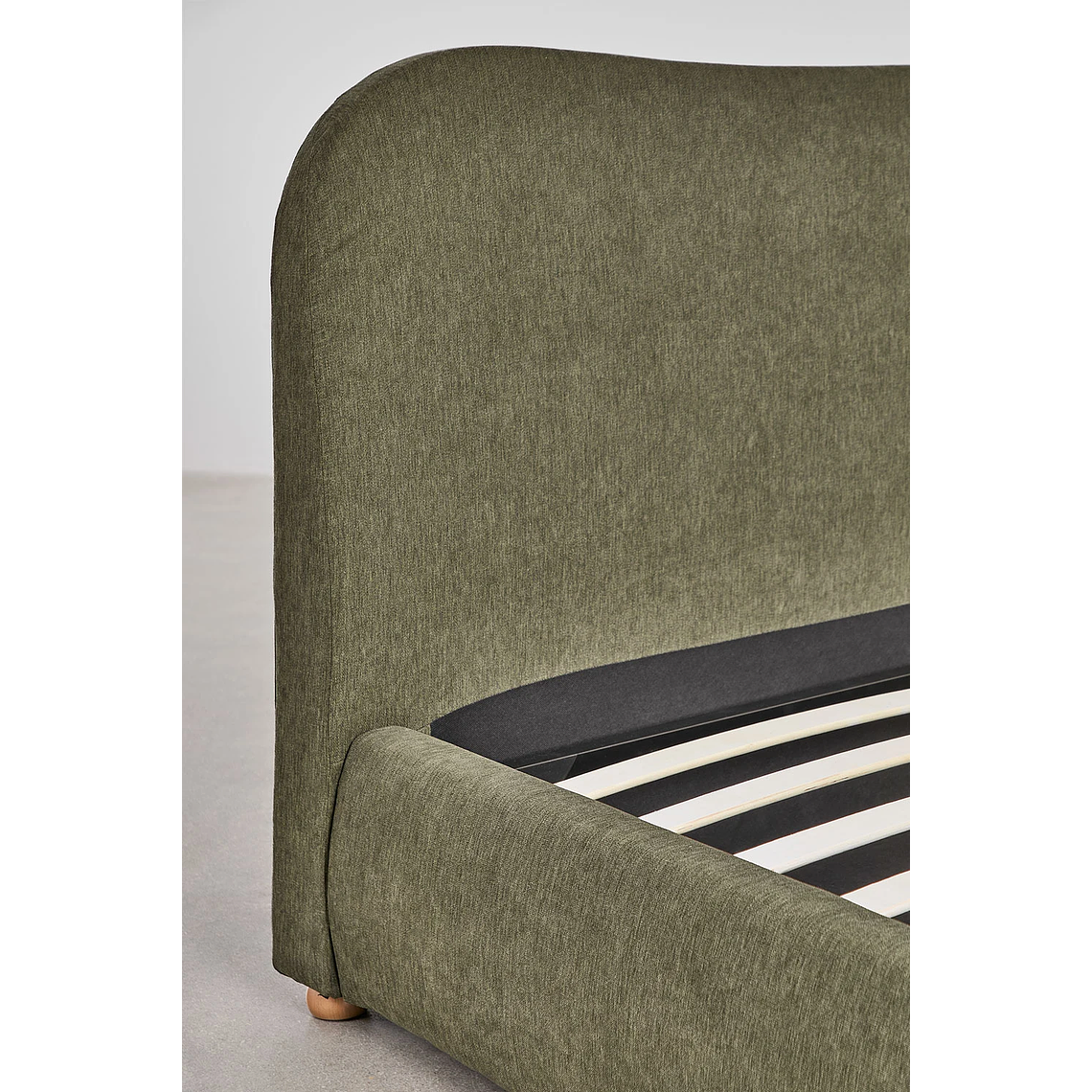 Cama Winselet: Elegancia Atemporal y Almacenamiento Invisible 15