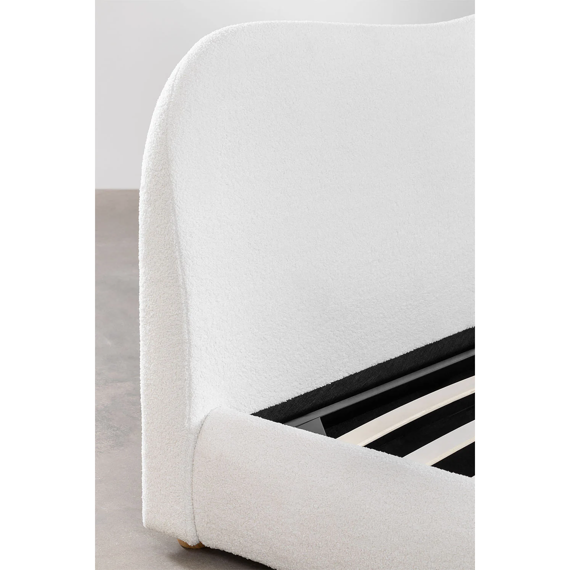 Cama Winselet: Elegancia Atemporal y Almacenamiento Invisible 24