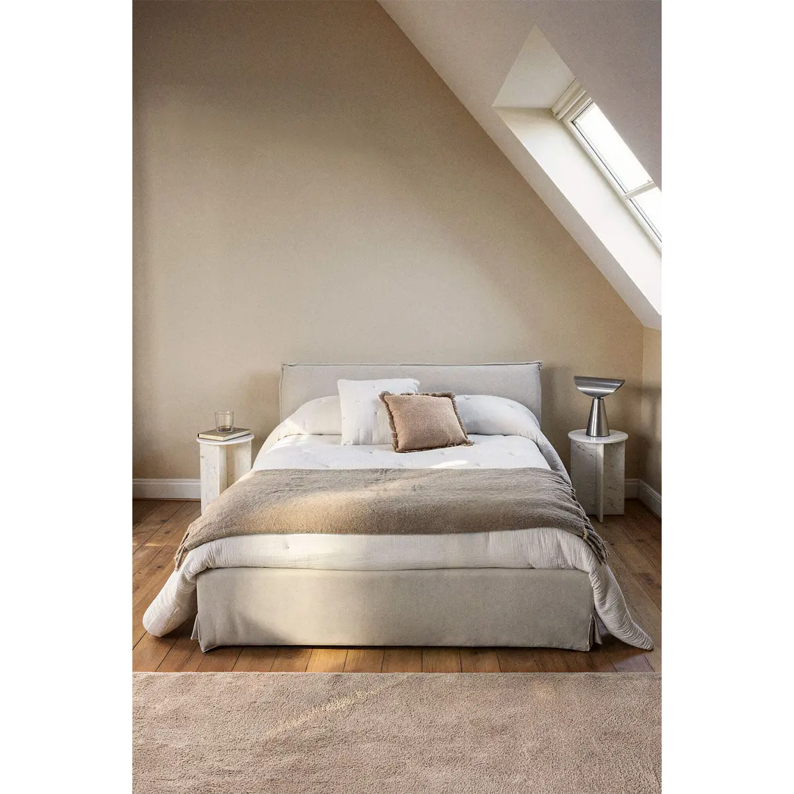 Cama para colchón 140x190 cm con canapé abatible tapizada en chenilla blanco roto Lorea 1