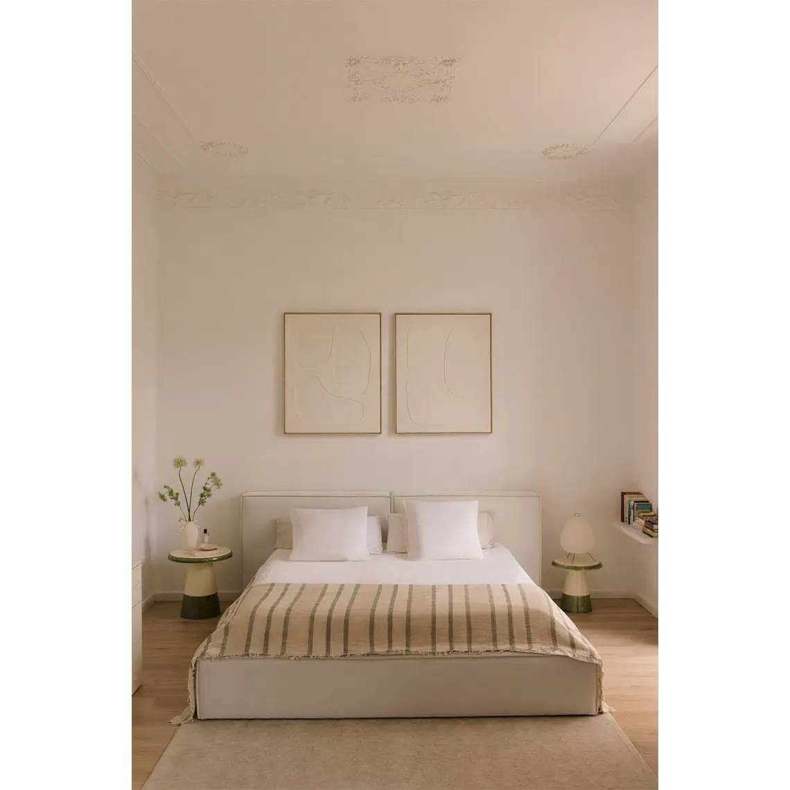 Cama para colchón 160x200cm con canapé abatible en chenilla blanco roto Lunari 1