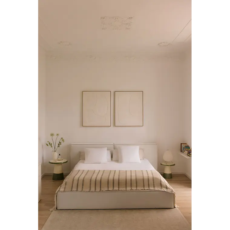 Cama para colchón 160x200cm con canapé abatible en chenilla blanco roto Lunari 1