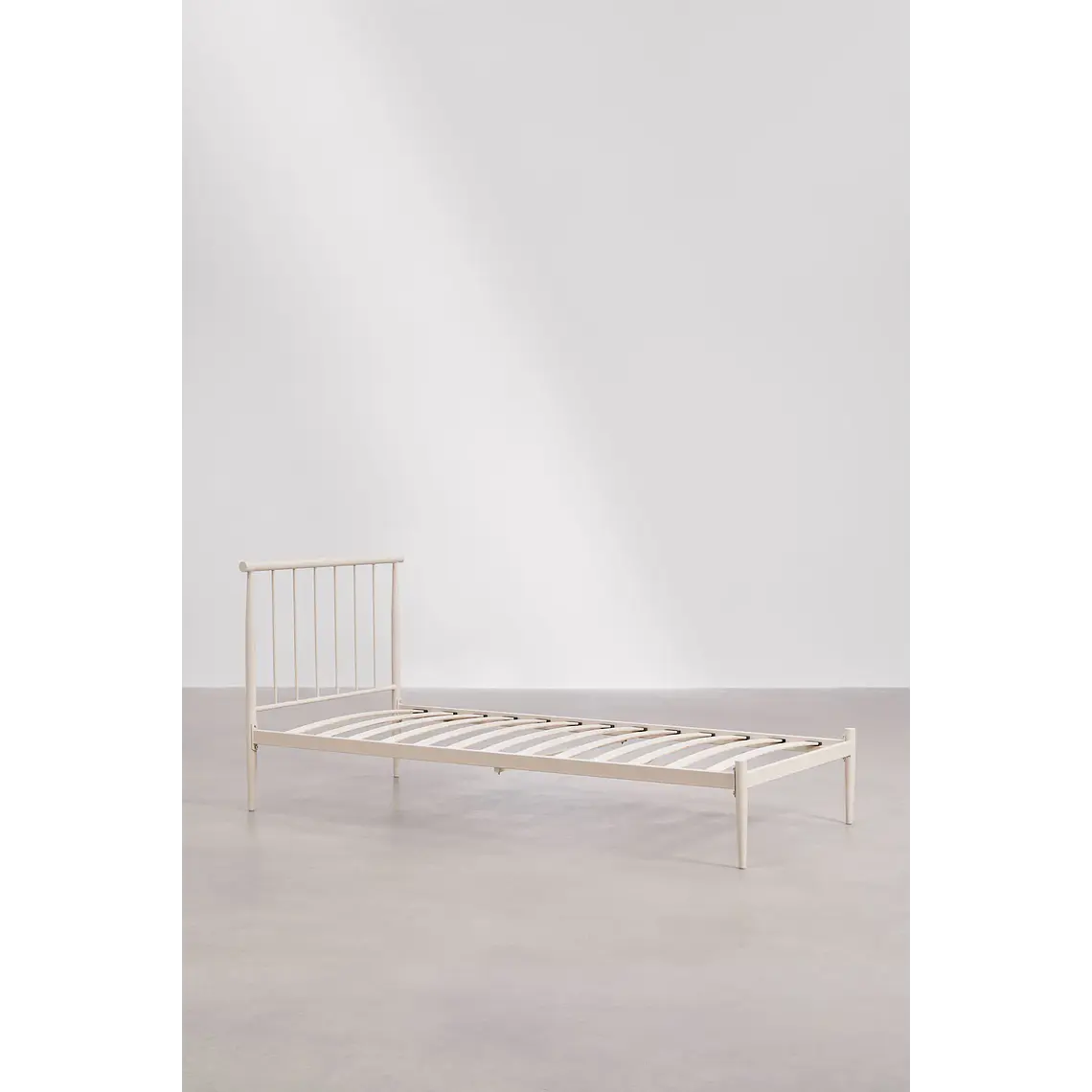 Cama Amaia: Elegancia Industrial en Hierro Forjado 3