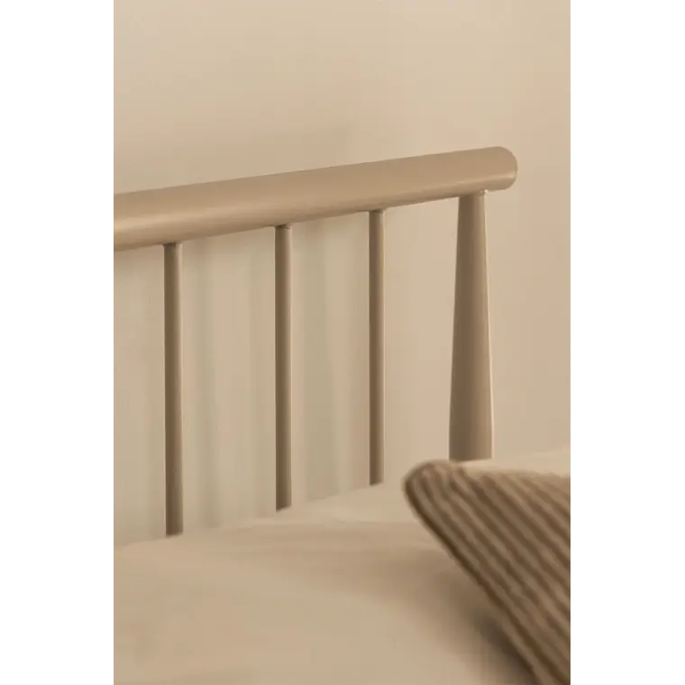 Cama Amaia: Elegancia Industrial en Hierro Forjado 2