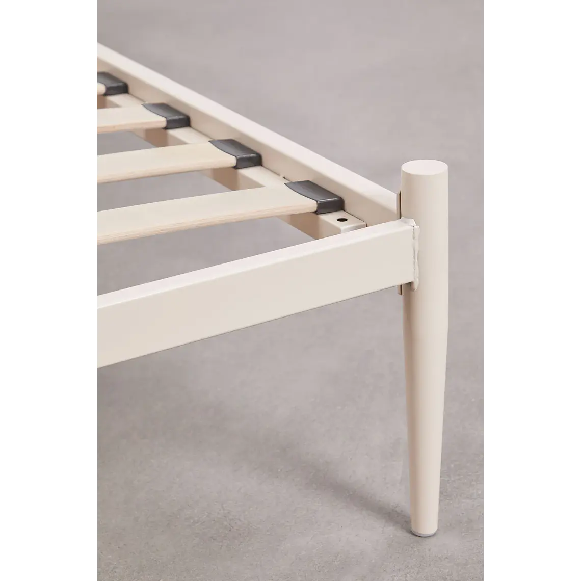 Cama Amaia: Elegancia Industrial en Hierro Forjado 7