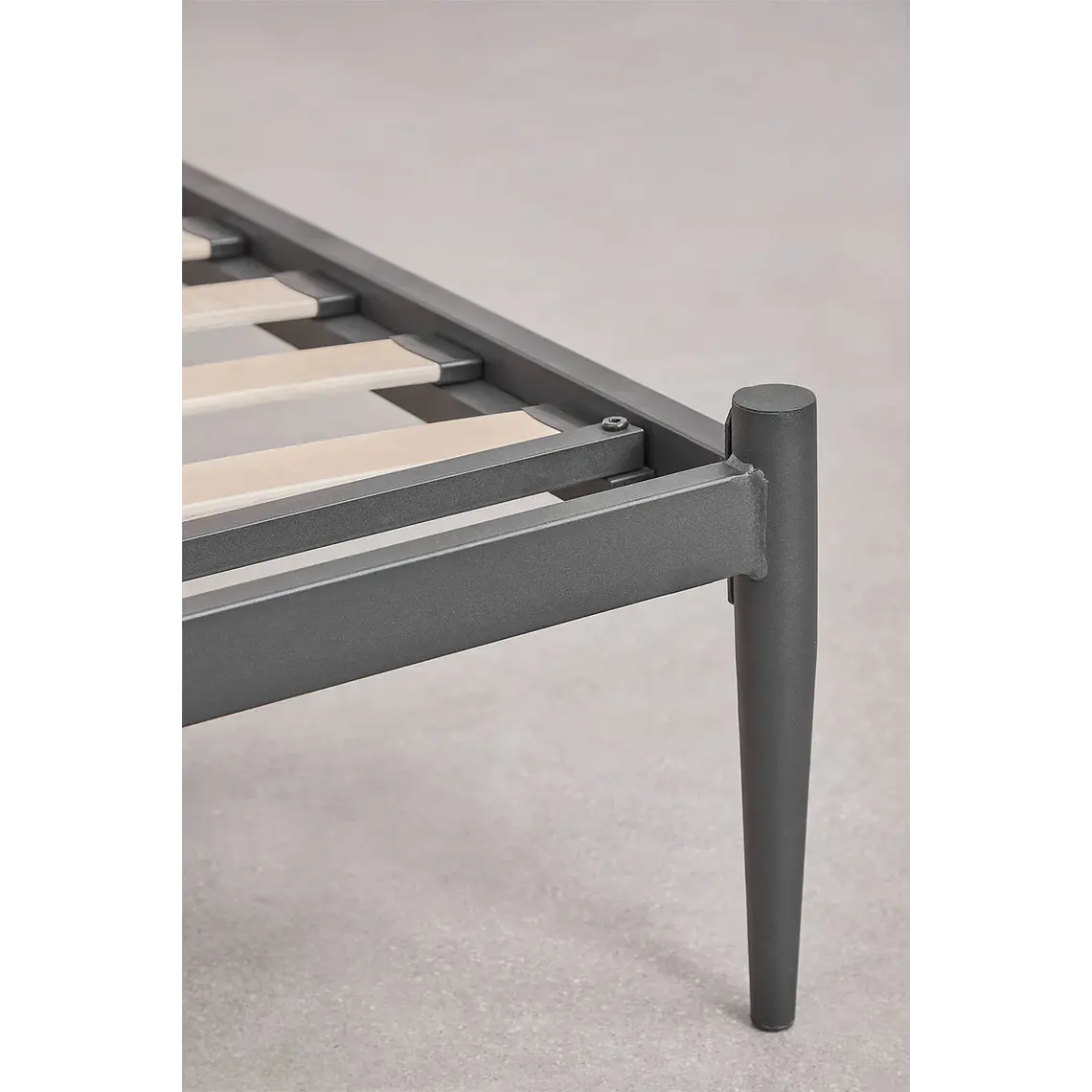 Cama Amaia: Elegancia Industrial en Hierro Forjado 13