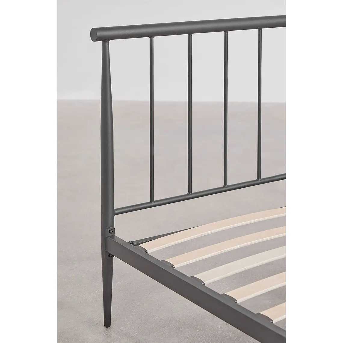 Cama Amaia: Elegancia Industrial en Hierro Forjado 12