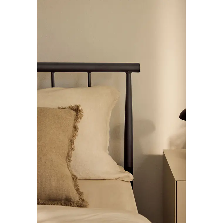 Cama Amaia: Elegancia Industrial en Hierro Forjado 9