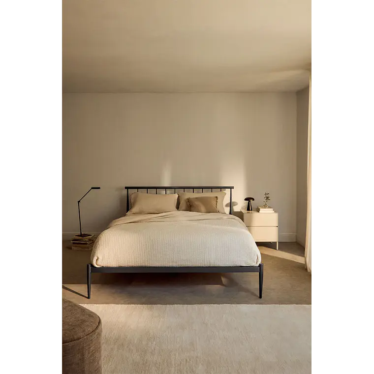 Cama Amaia: Elegancia Industrial en Hierro Forjado 8