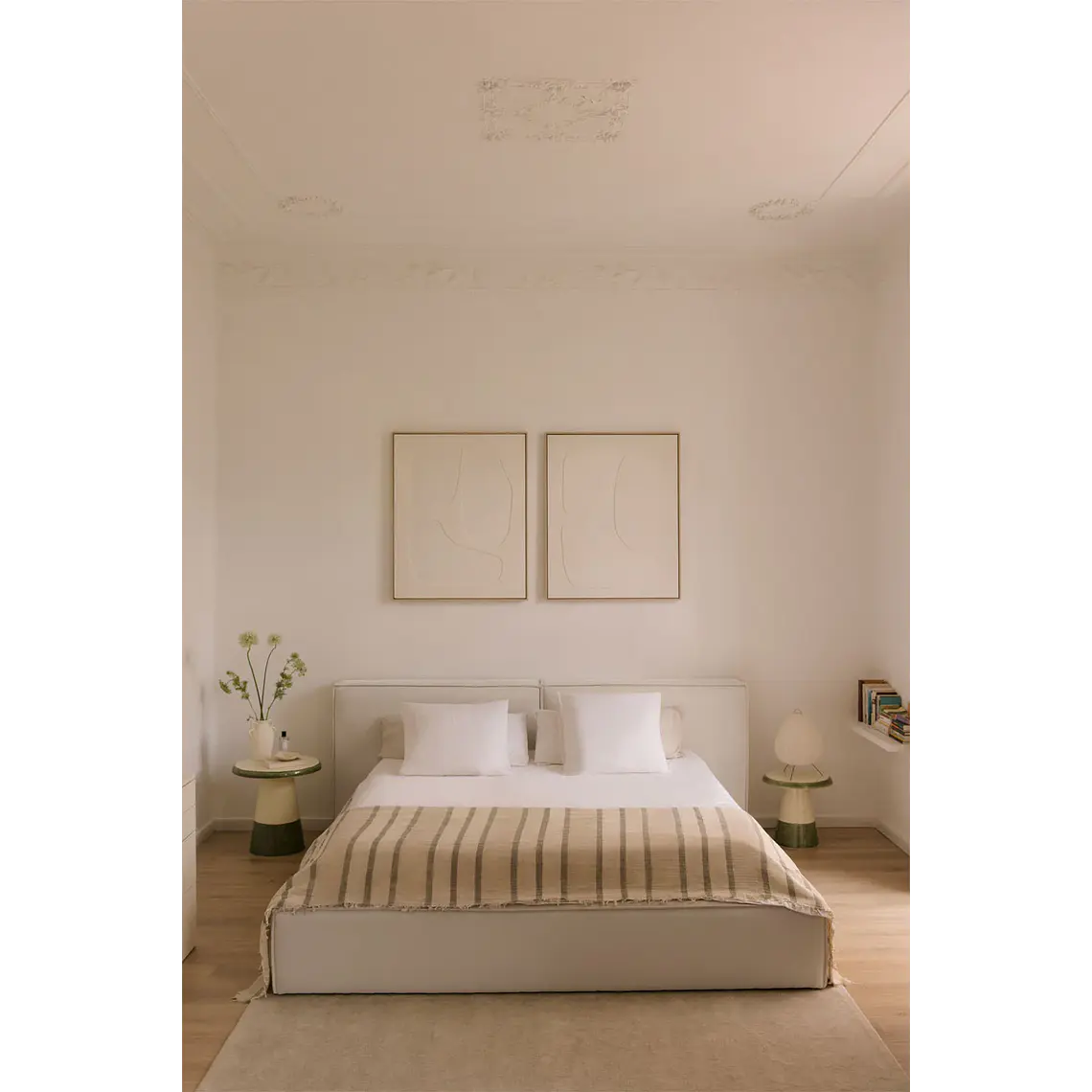 Cama Lunari: Confort Premium en Chenilla Blanco Roto 1