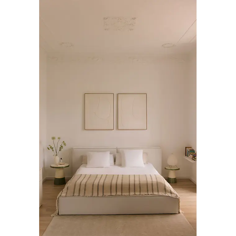 Cama Lunari: Confort Premium en Chenilla Blanco Roto 1