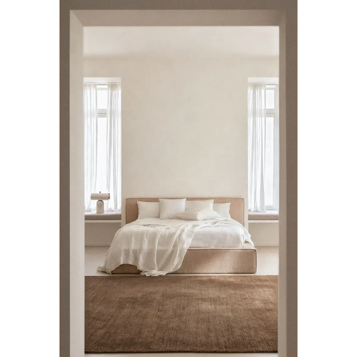 Cama Lunari: Confort Premium en Chenilla Blanco Roto 10