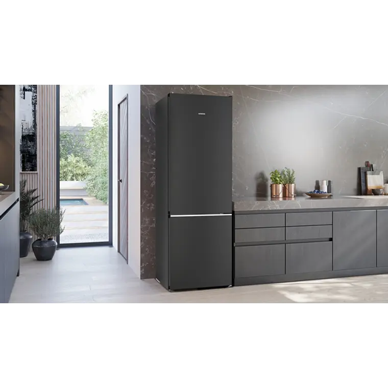 SIEMENS iQ500, Refrigerador combi de libre instalación, 203 x 70 cm, Acero negro antihuellas 3