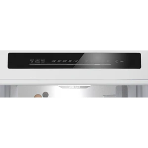 SIEMENS iQ500, Refrigerador combi de libre instalación, 203 x 60 cm, Acero negro antihuellas