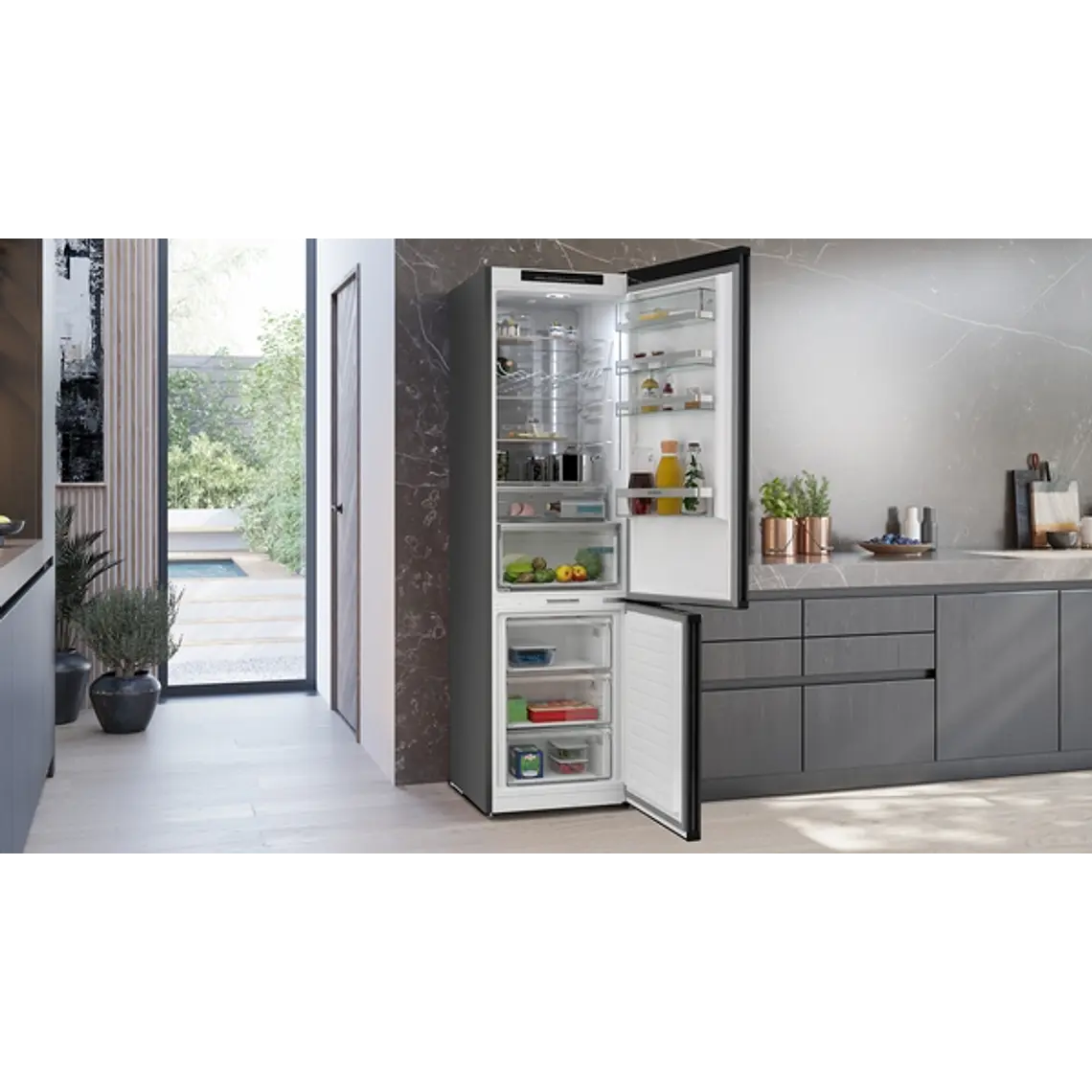 SIEMENS iQ500, Refrigerador combi de libre instalación, 203 x 60 cm, Acero negro antihuellas 4