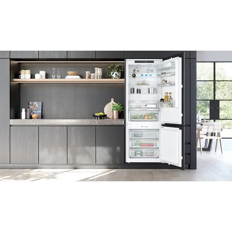 SIEMENS iQ500, Refrigerador combi integrable, 193.5 x 70.8 cm, Cierre SoftClose con puerta fija 3