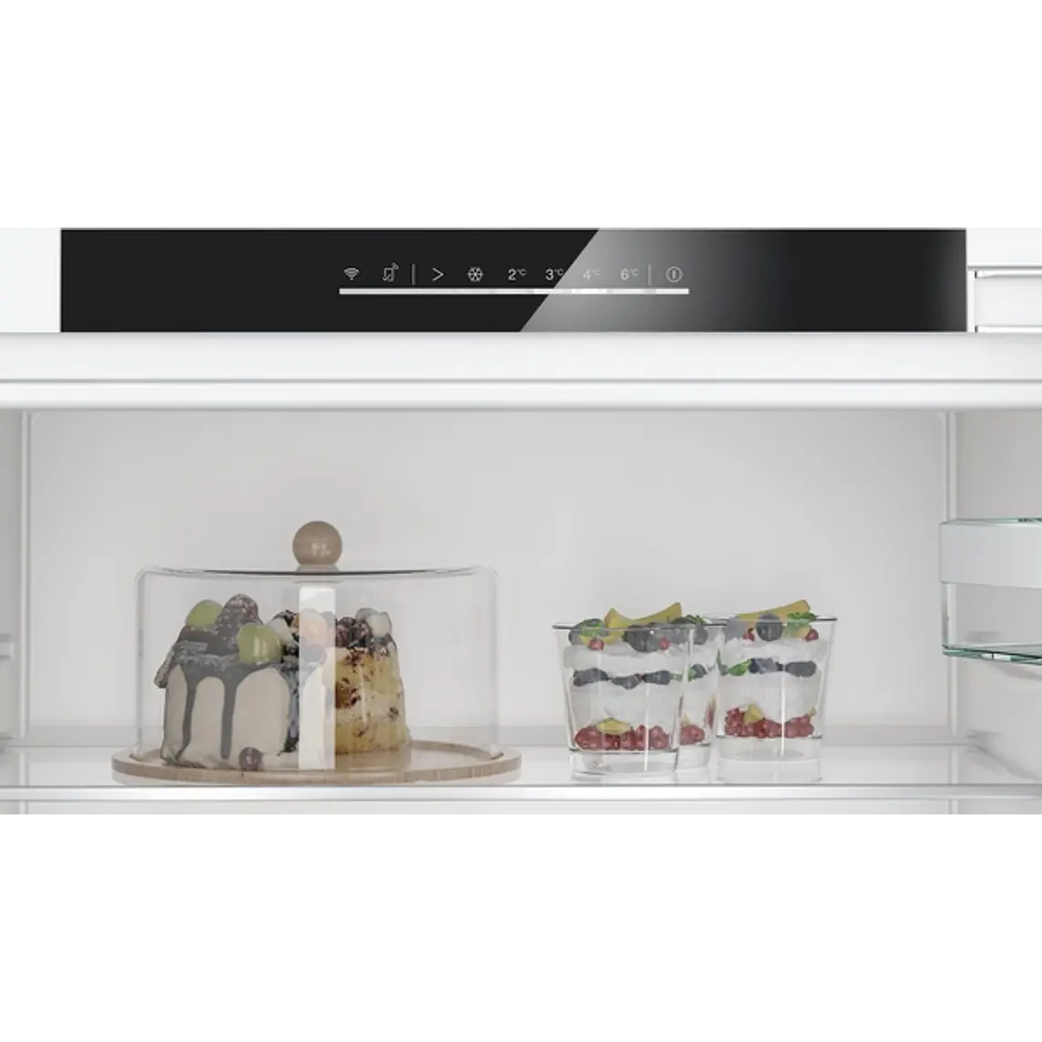 SIEMENS iQ500, Refrigerador bajo encimera, 82 x 59.8 cm, Cierre SoftClose con puerta fija 2