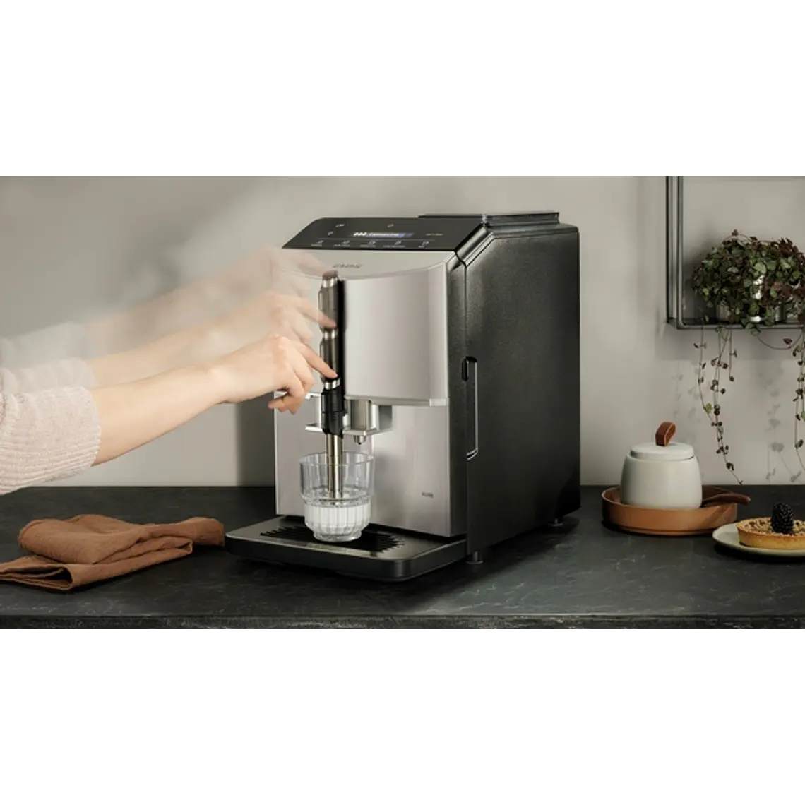 SIEMENS Cafetera superautomática, EQ300, Acero inoxidable metálico 3