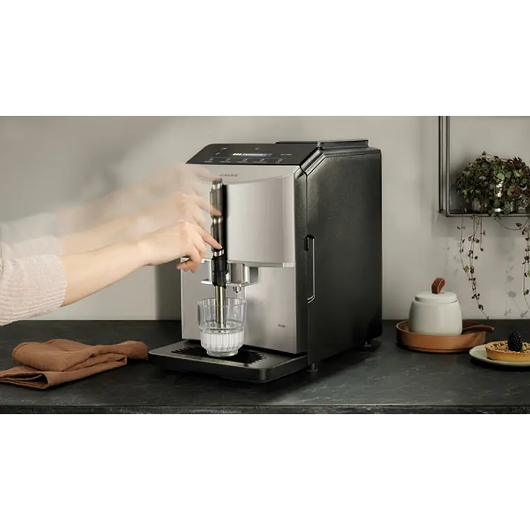 SIEMENS Cafetera superautomática, EQ300, Acero inoxidable metálico 3