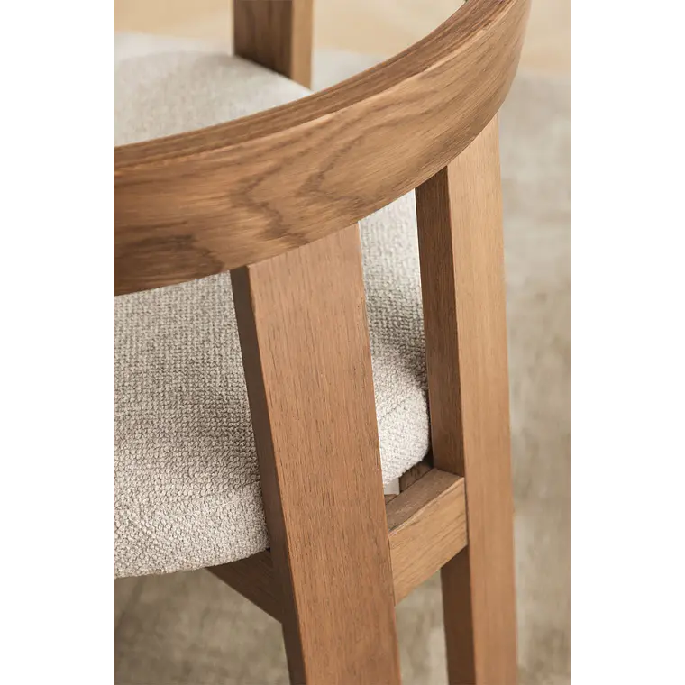 Silla Martina con reposabrazos en roble y bouclé 4