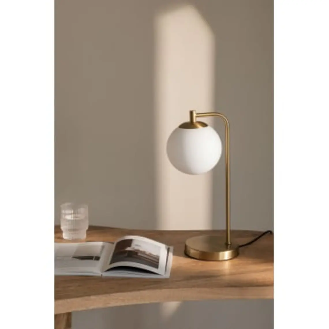 Lámpara de mesa con bola de cristal Niva 1