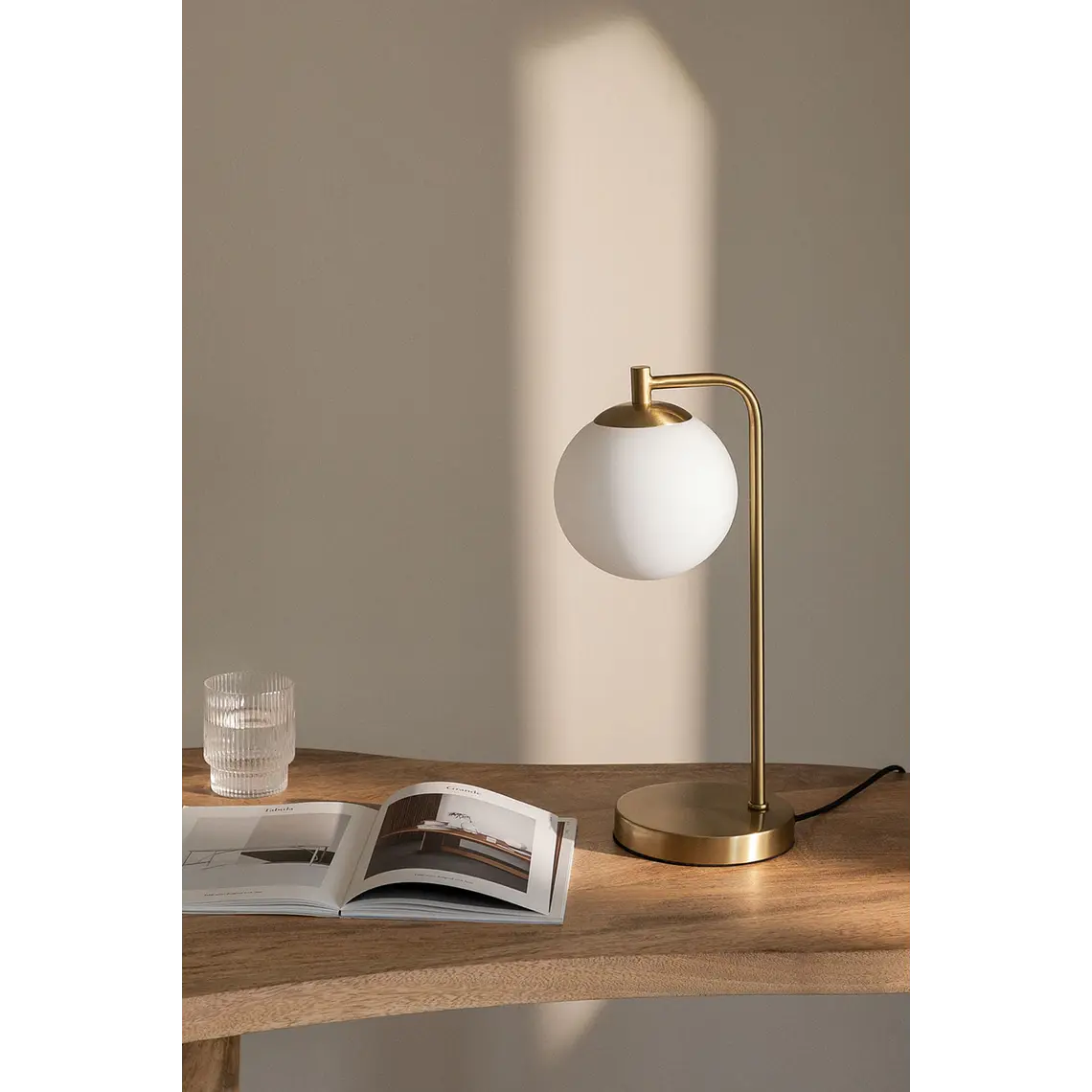 Lámpara de mesa con bola de cristal Niva 2