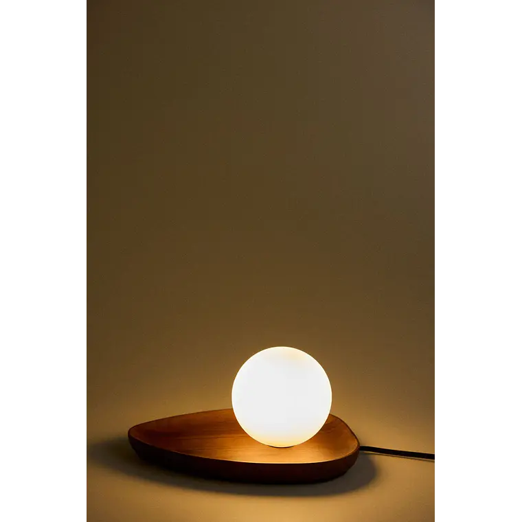 Lámpara de mesa en madera de acacia Olma 6