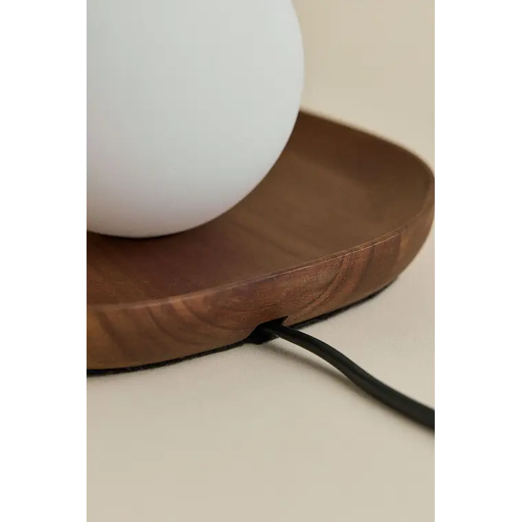 Lámpara de mesa en madera de acacia Olma 8