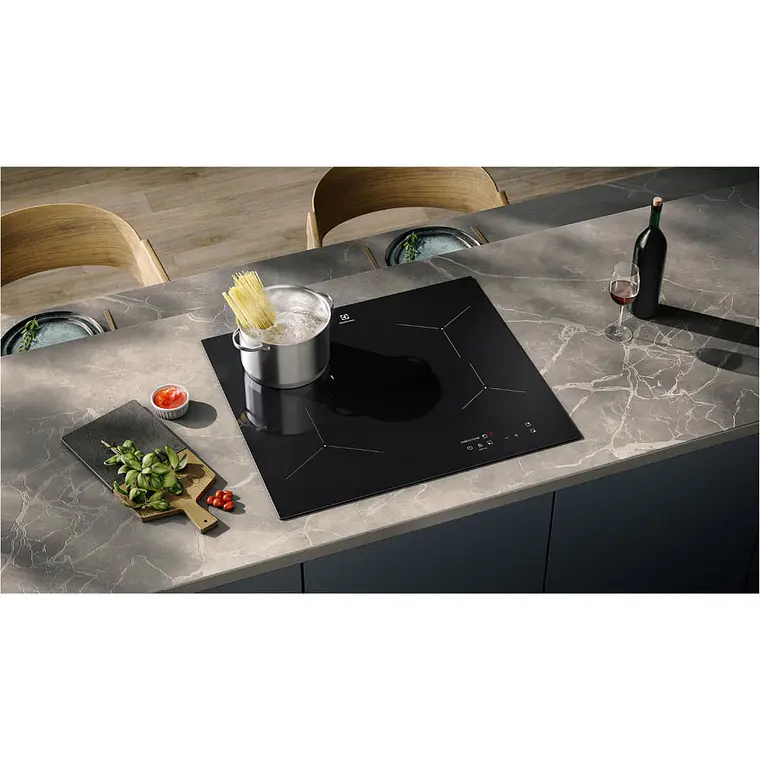 ENCIMERA A INDUCCIÓN 4 PLATOS ELECTROLUX VITROCERÁMICA Y POWERBOOST IE6LP NEGRA 3