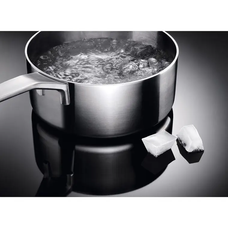 ENCIMERA A INDUCCIÓN 4 PLATOS ELECTROLUX VITROCERÁMICA Y POWERBOOST IE6LP NEGRA 8