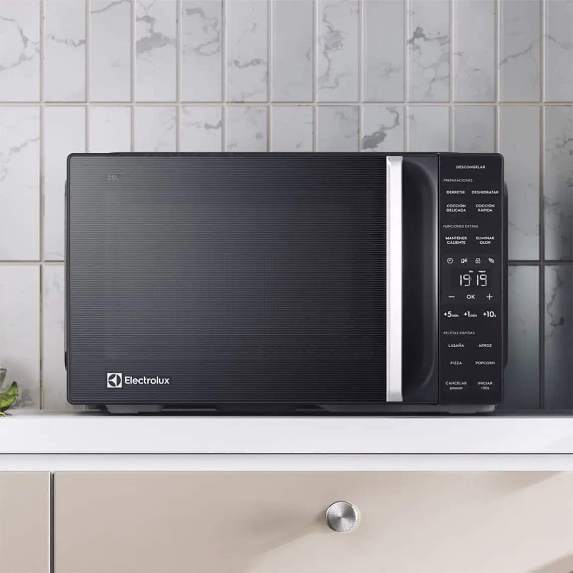 Microondas Electrolux 25 Litros Digital Descongelamiento Asistido ME25N Negro 2