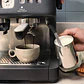 Cafetera Espresso Barista Electrolux 3L Molinillo Vaporizador Leche 2200W ECM90 Gris - Miniatura 8