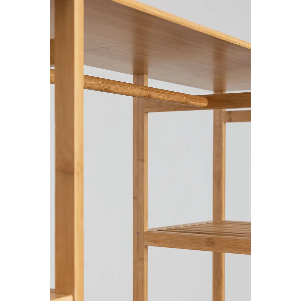 Armario abierto con estanterías en madera de bambú 7
