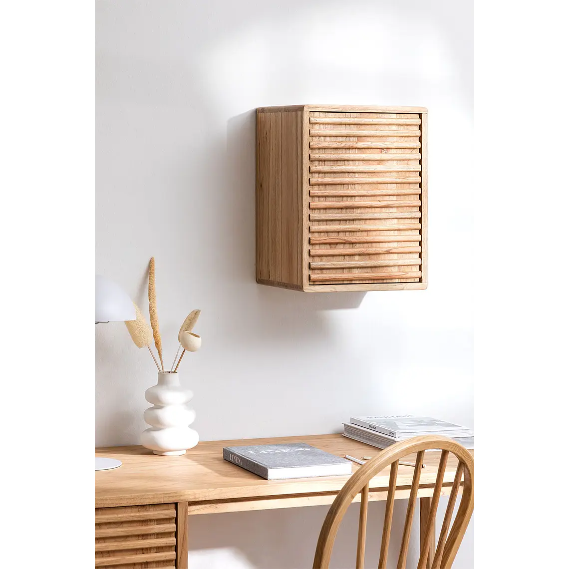 Armario de pared en madera 1
