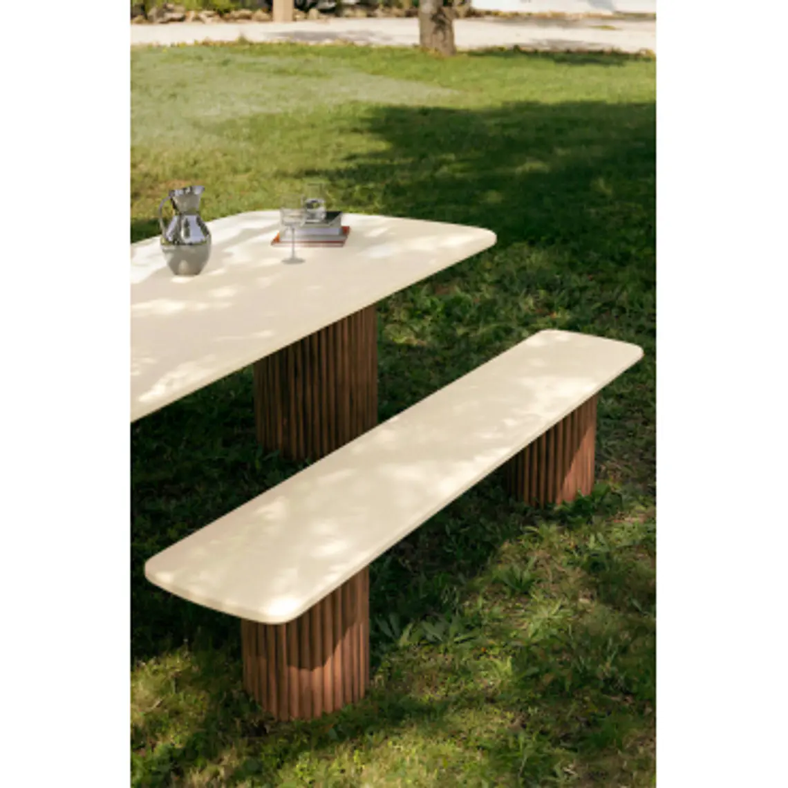 Banco de jardín en cemento y madera de acacia Darina 10