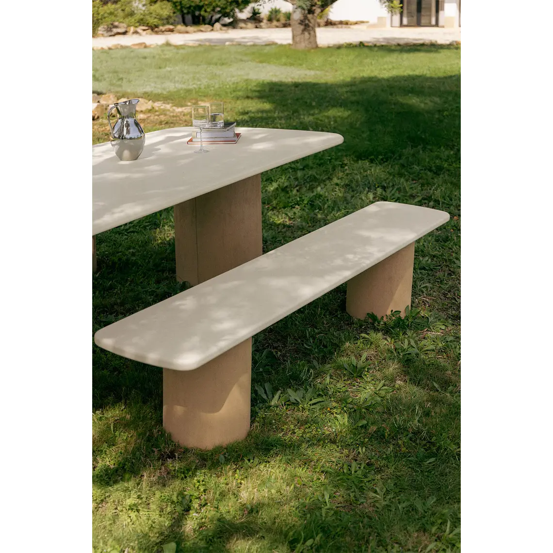 Banco de jardín en cemento y madera de acacia Delina 1