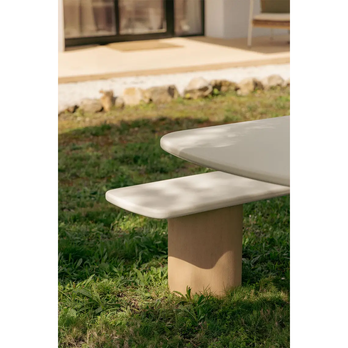 Banco de jardín en cemento y madera de acacia Delina 2